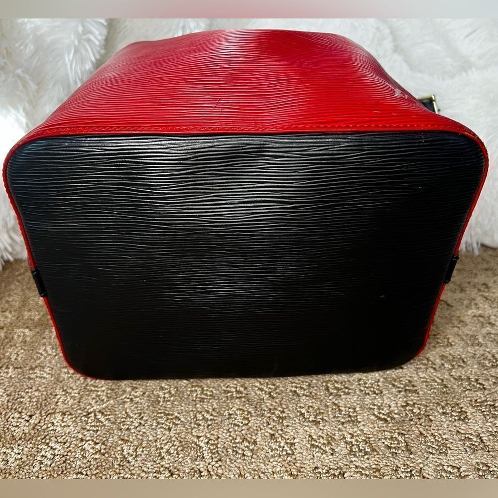 AUTH LOUIS VUITTON EPI LEATHER NOE- BLACK AND RED - Picture 5 of 16